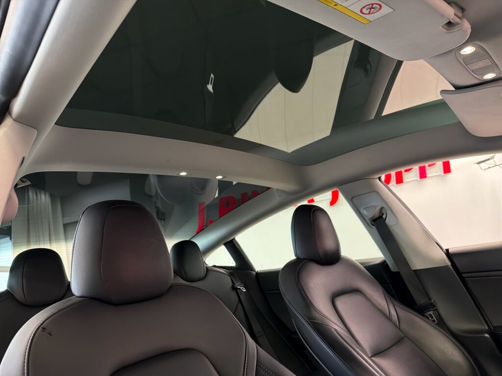 Tesla Model 3 2021 Valkoinen