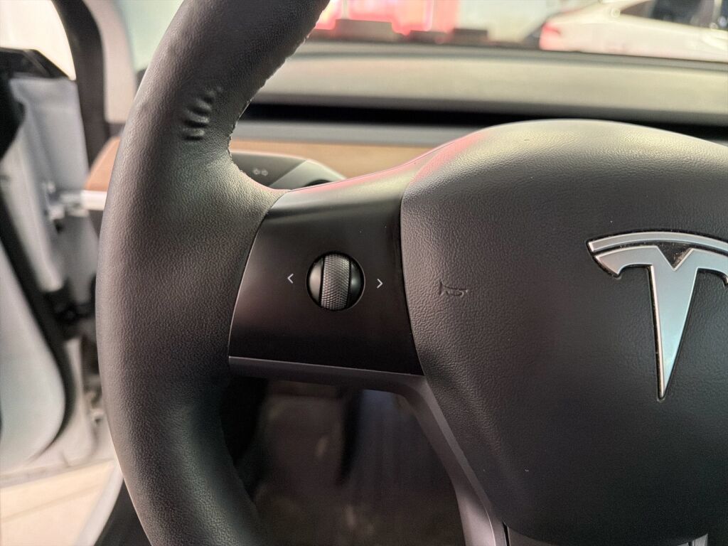 Tesla Model 3 2021 Valkoinen