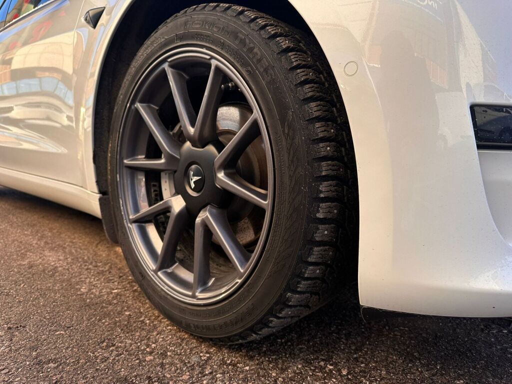 Tesla Model 3 2021 Valkoinen