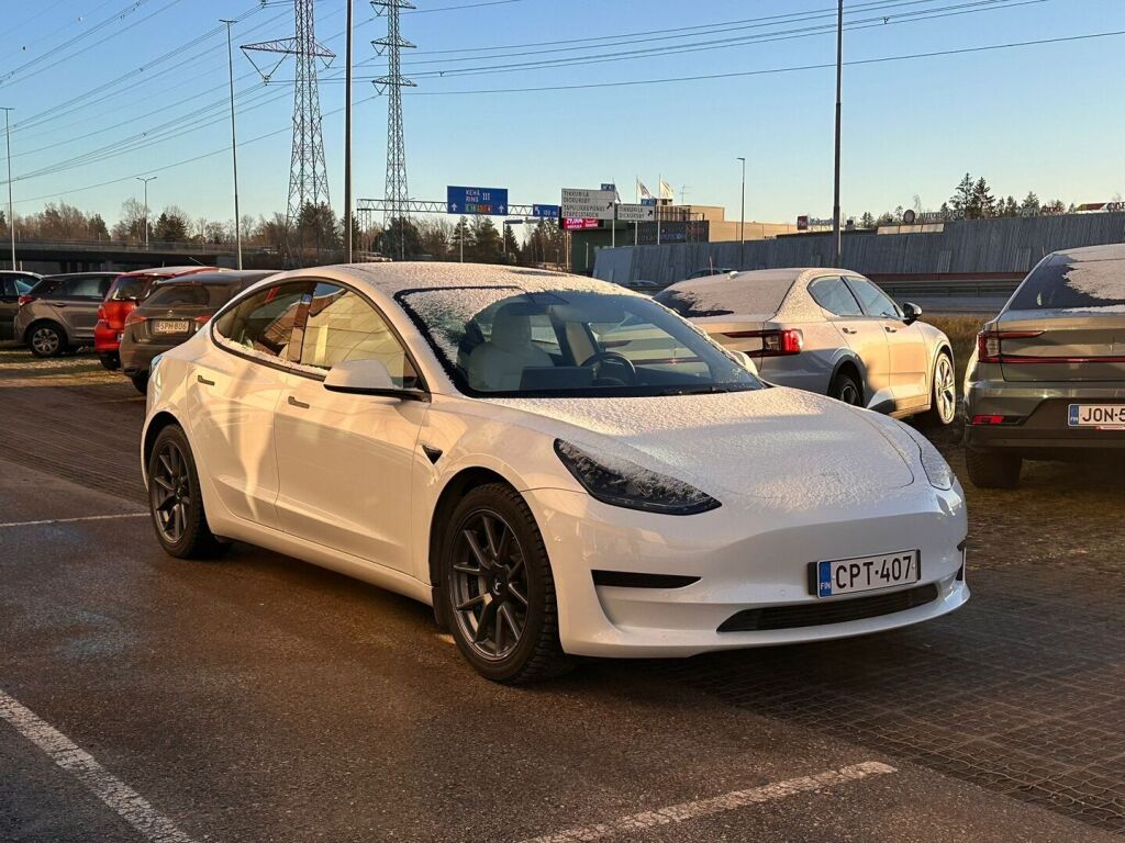 Tesla Model 3 2021 Valkoinen