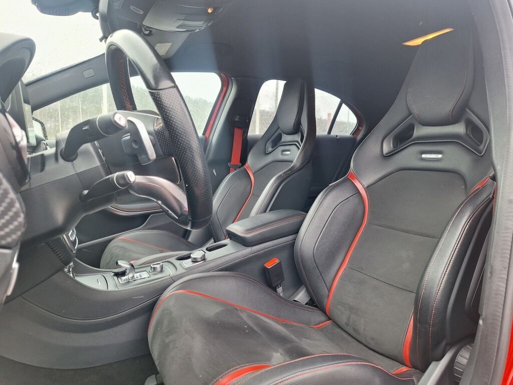 Mercedes-Benz A 2017 Punainen