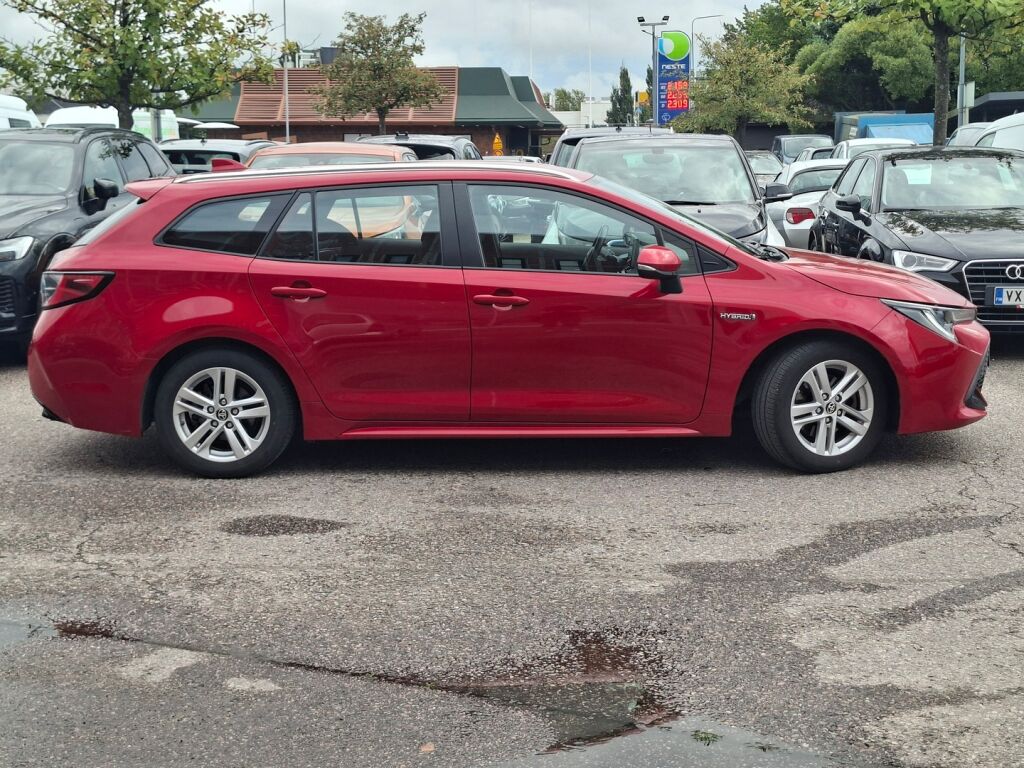 Toyota Corolla 2022 Punainen
