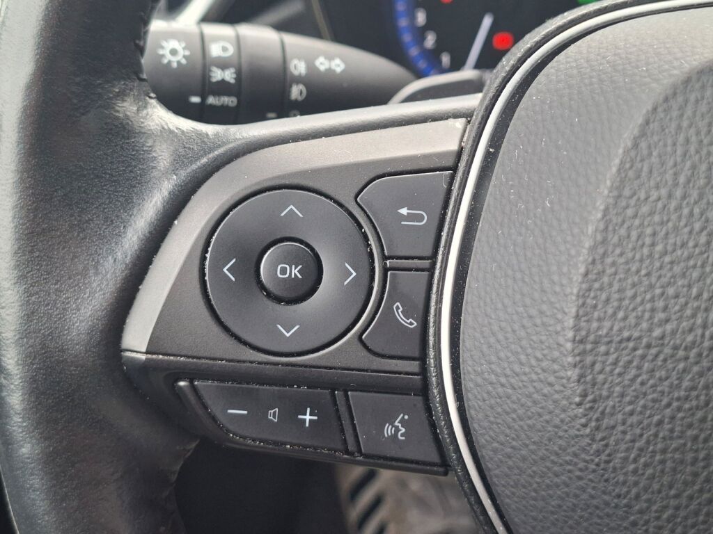 Toyota Corolla 2022 Punainen