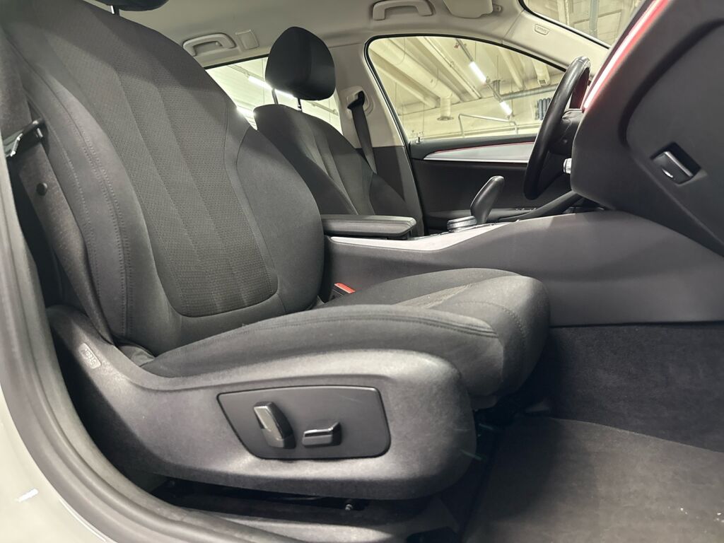 BMW 520 2022 Valkoinen