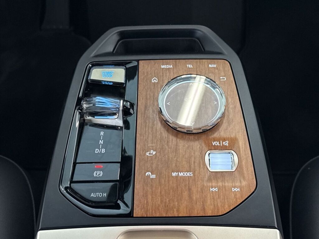BMW iX 2022 Harmaa