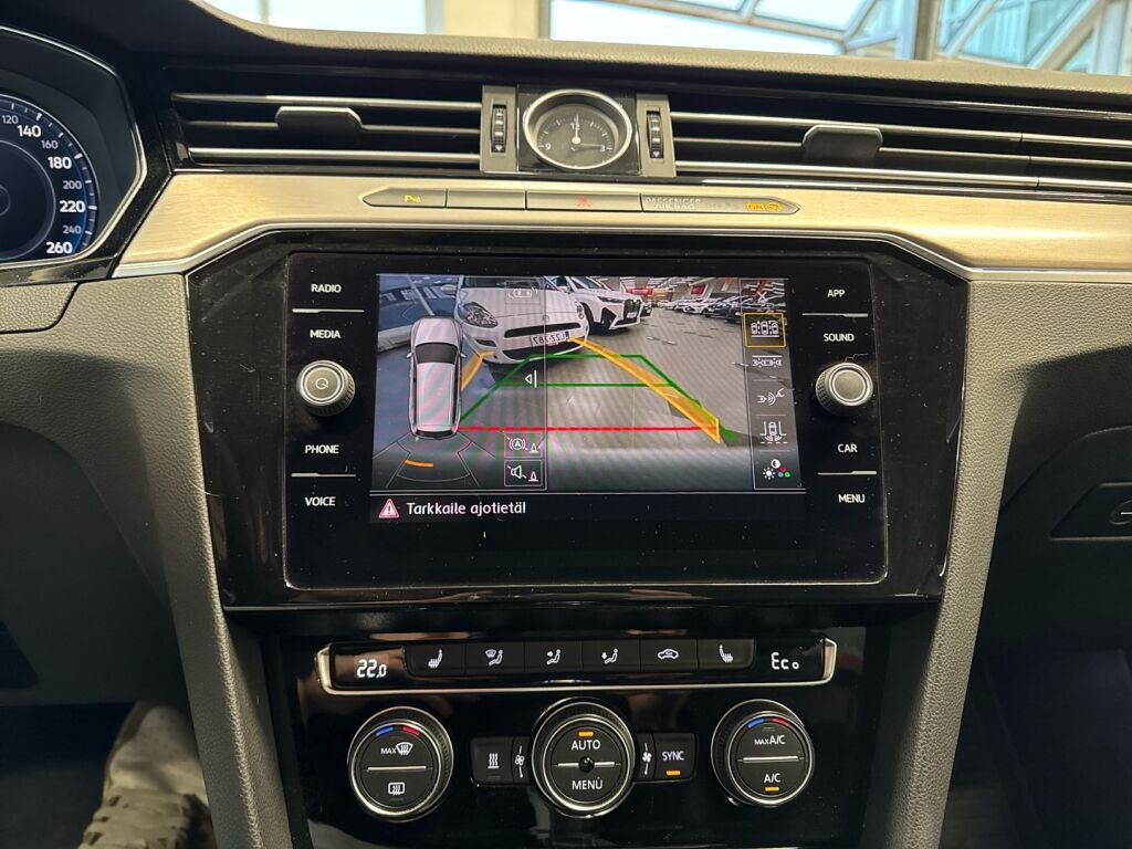 Volkswagen Passat 2018 Valkoinen