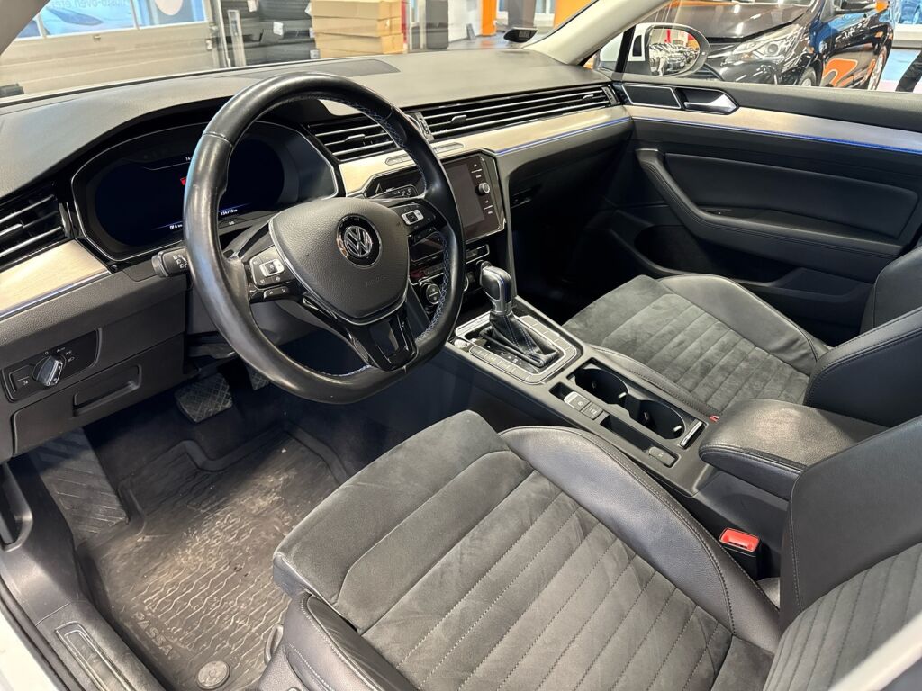 Volkswagen Passat 2018 Valkoinen