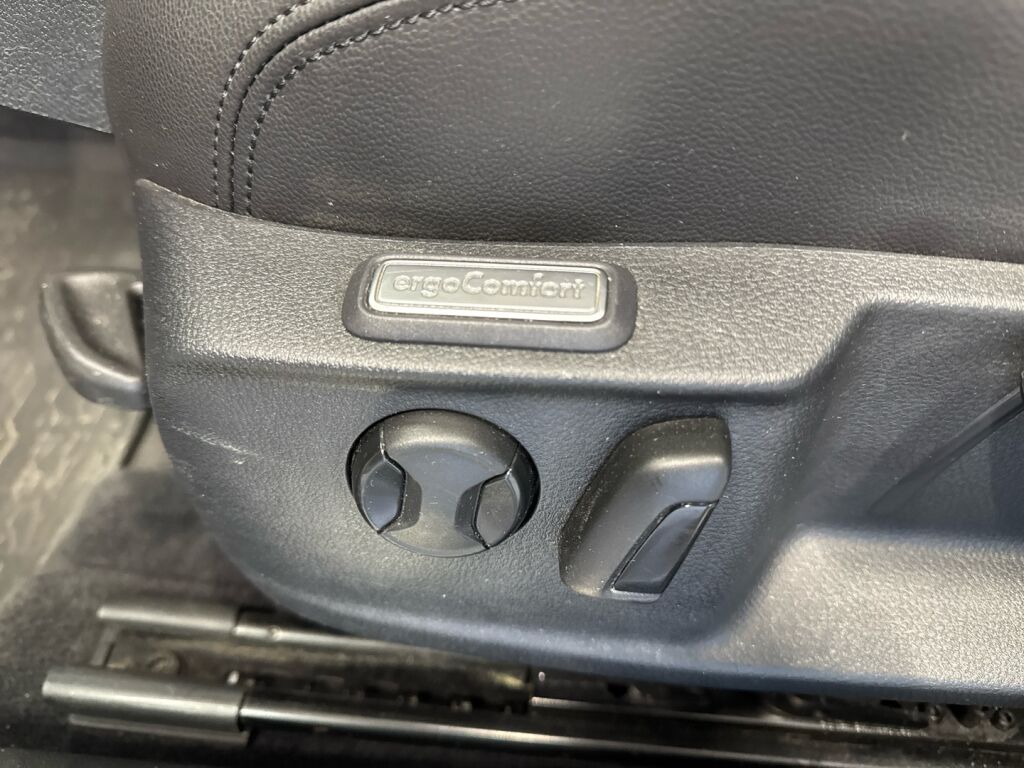 Volkswagen Passat 2018 Valkoinen