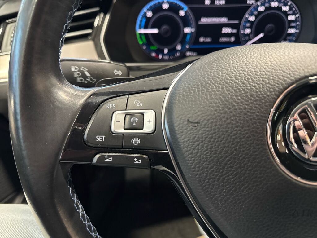 Volkswagen Passat 2018 Valkoinen