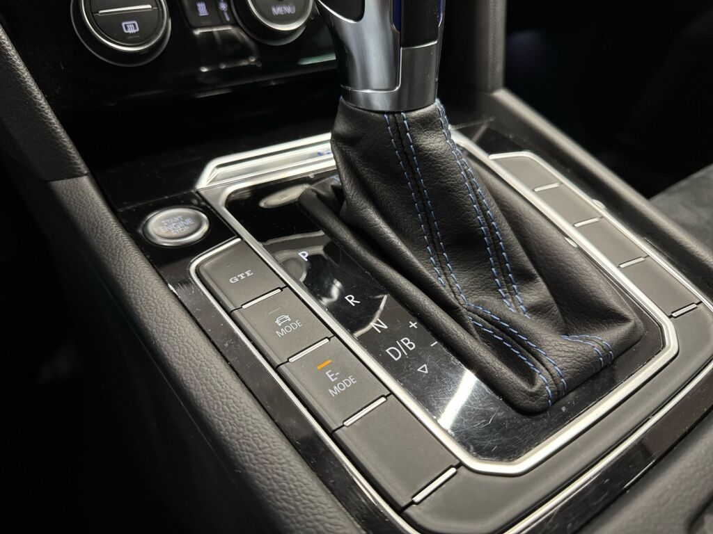 Volkswagen Passat 2018 Valkoinen