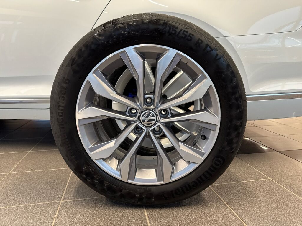 Volkswagen Passat 2018 Valkoinen
