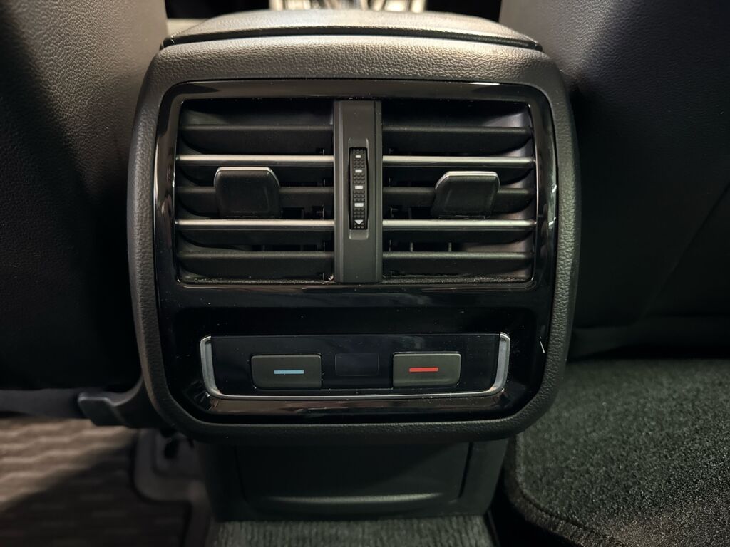 Volkswagen Passat 2018 Valkoinen