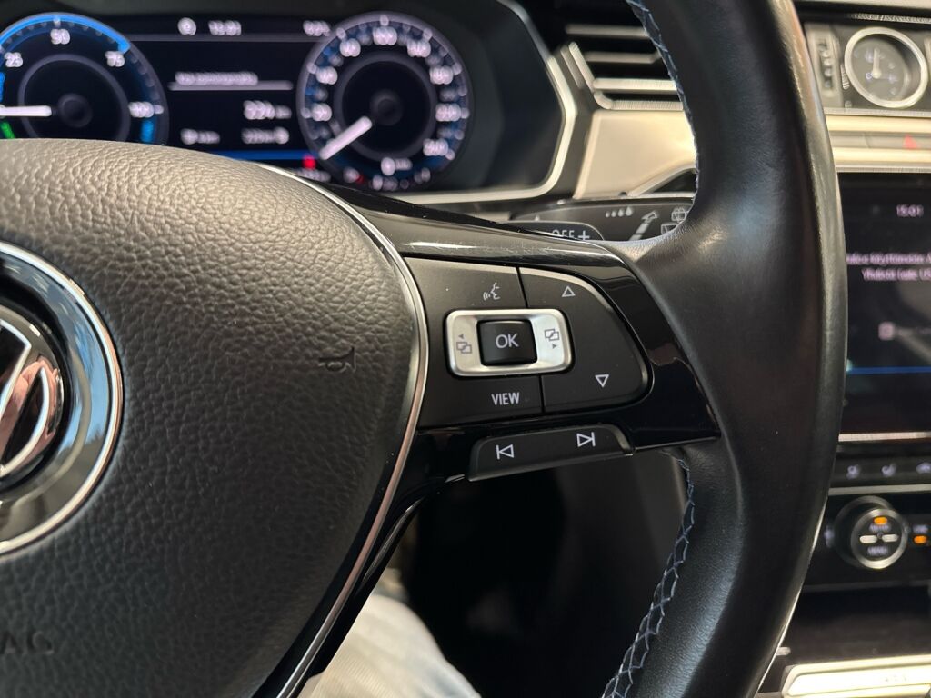 Volkswagen Passat 2018 Valkoinen