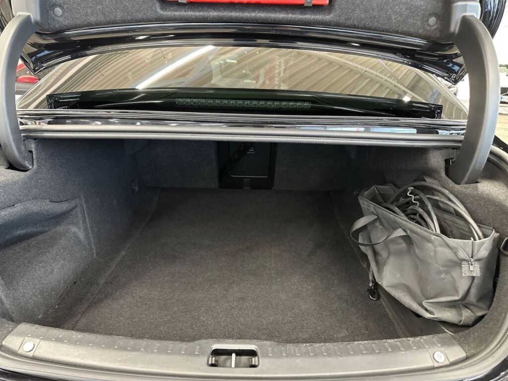 Volvo S90 2021 Musta