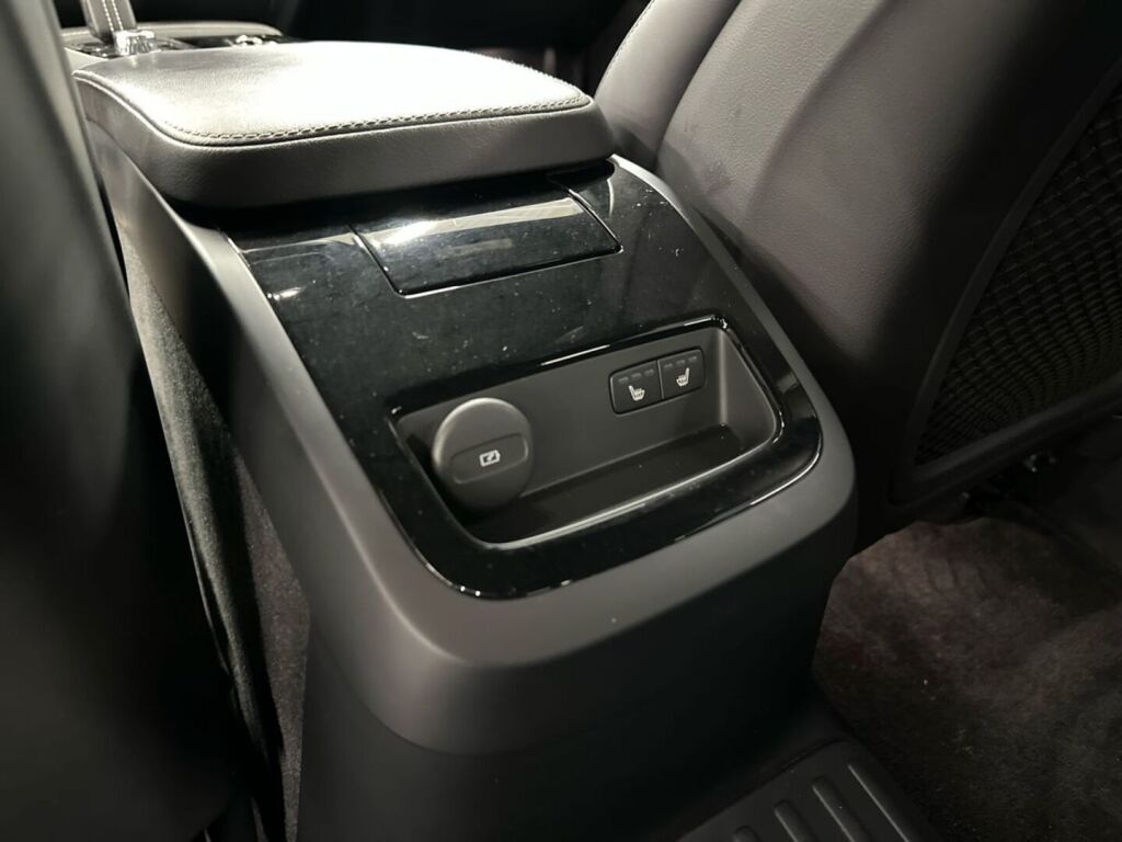 Volvo S90 2021 Musta