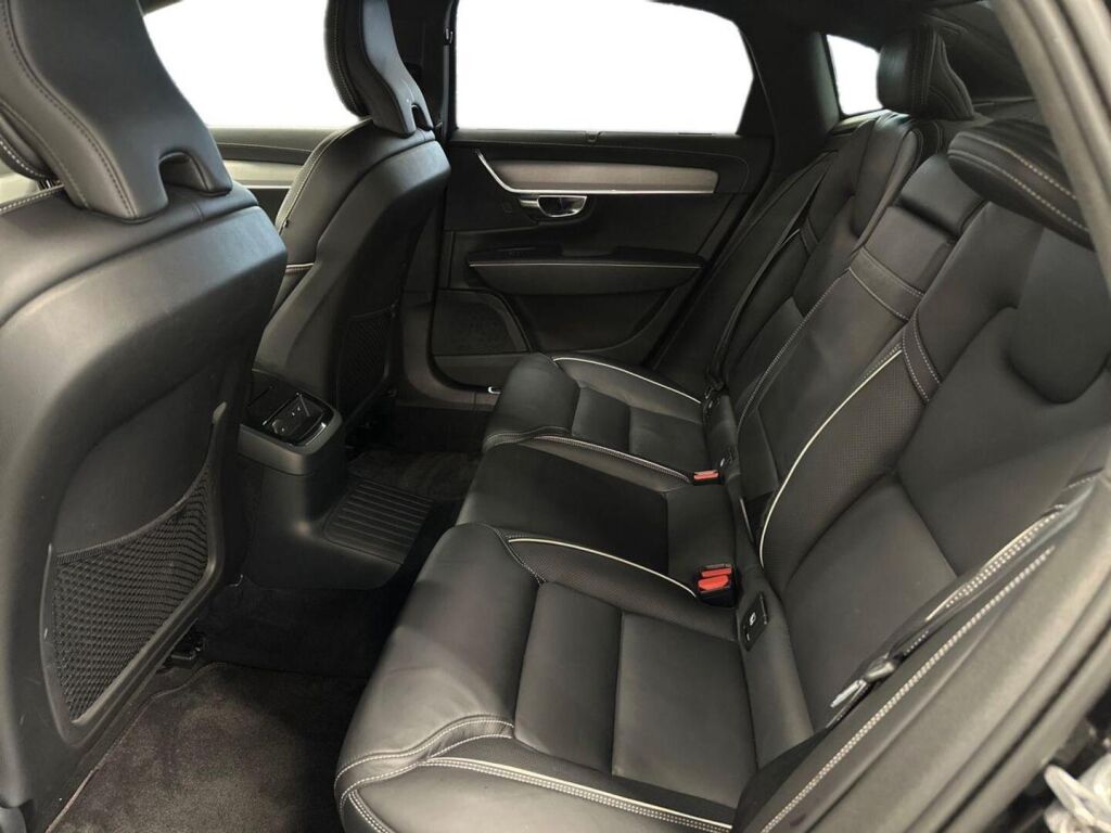 Volvo S90 2021 Musta