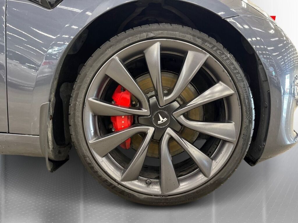 Tesla Model 3 2020 Harmaa