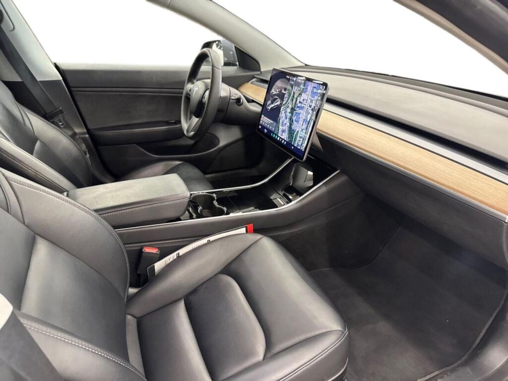 Tesla Model 3 2020 Harmaa