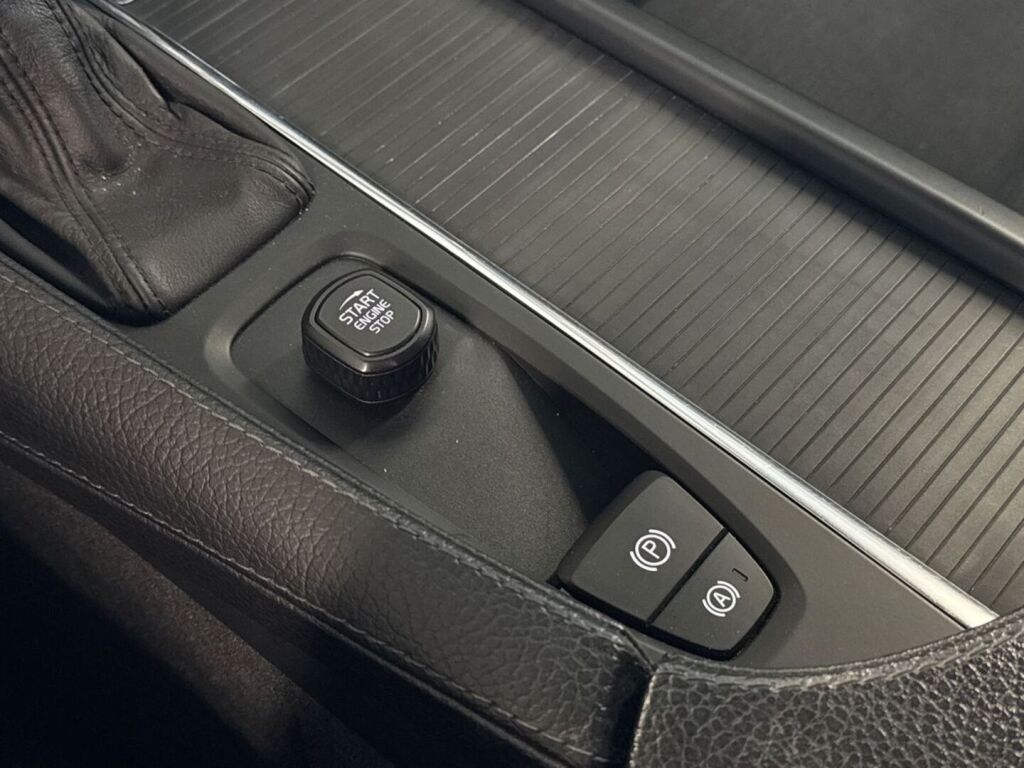 Volvo V90 2017 Musta