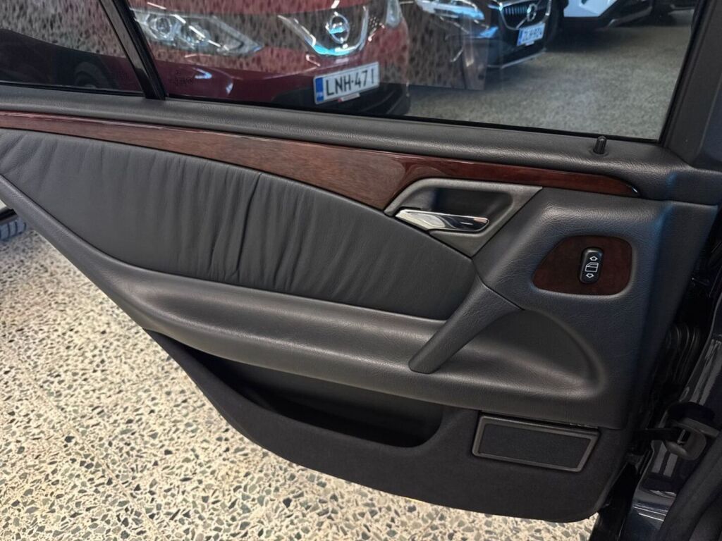Mercedes-Benz E 1997 Sininen