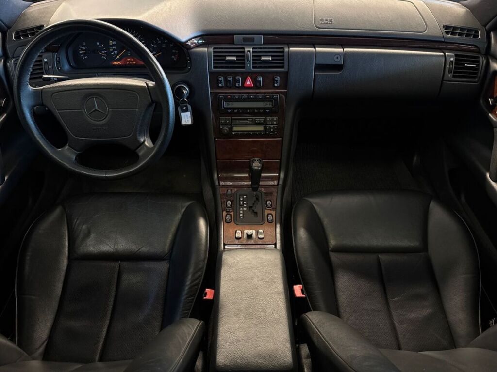 Mercedes-Benz E 1997 Sininen
