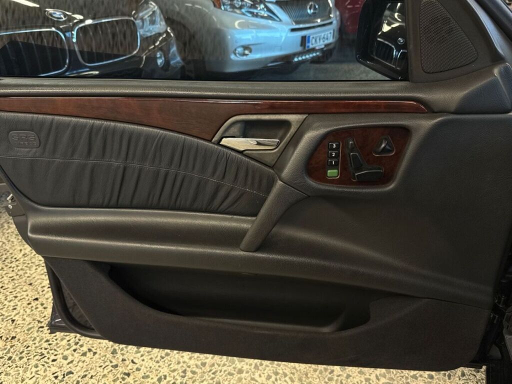 Mercedes-Benz E 1997 Sininen