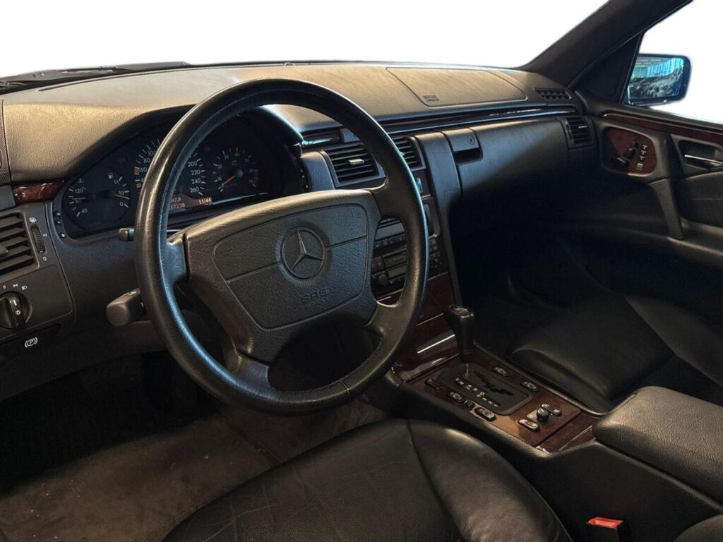 Mercedes-Benz E 1997 Sininen