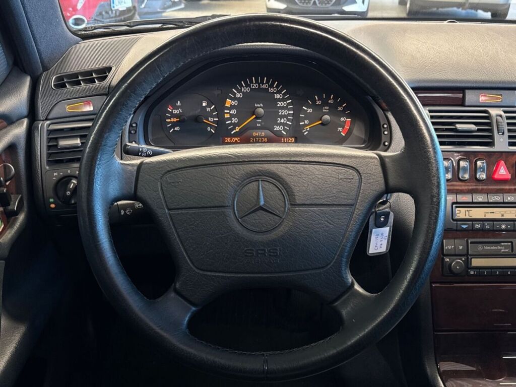 Mercedes-Benz E 1997 Sininen