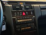Mercedes-Benz E 1997 Sininen