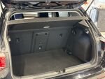 Volkswagen Golf 2022 Musta