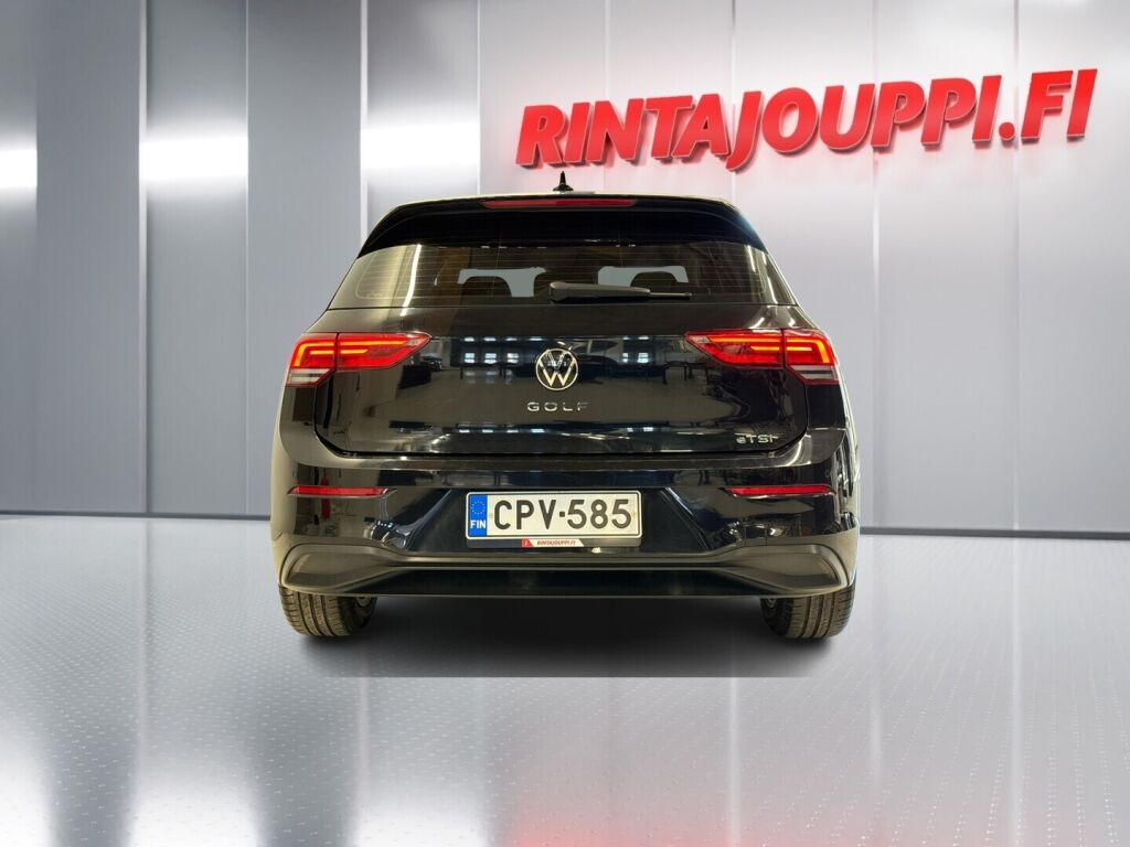 Volkswagen Golf 2022 Musta