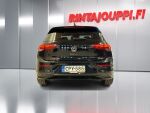 Volkswagen Golf 2022 Musta