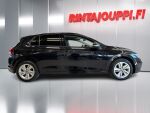 Volkswagen Golf 2022 Musta