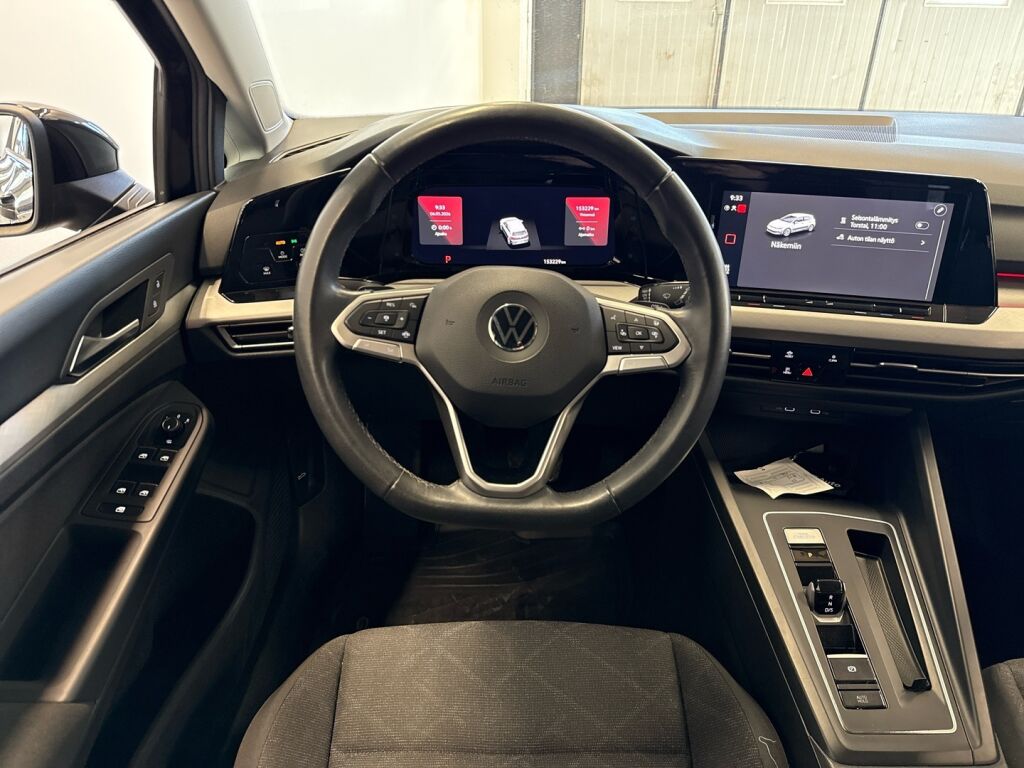 Volkswagen Golf 2022 Musta