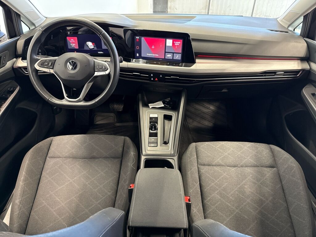 Volkswagen Golf 2022 Musta