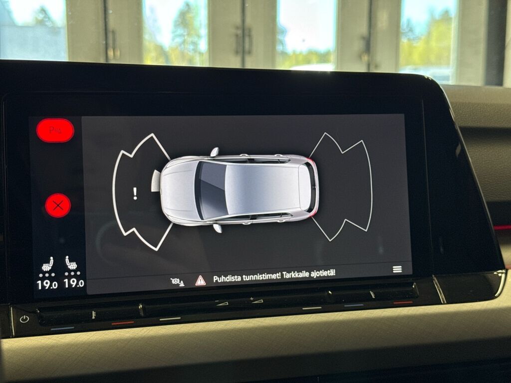 Volkswagen Golf 2022 Musta