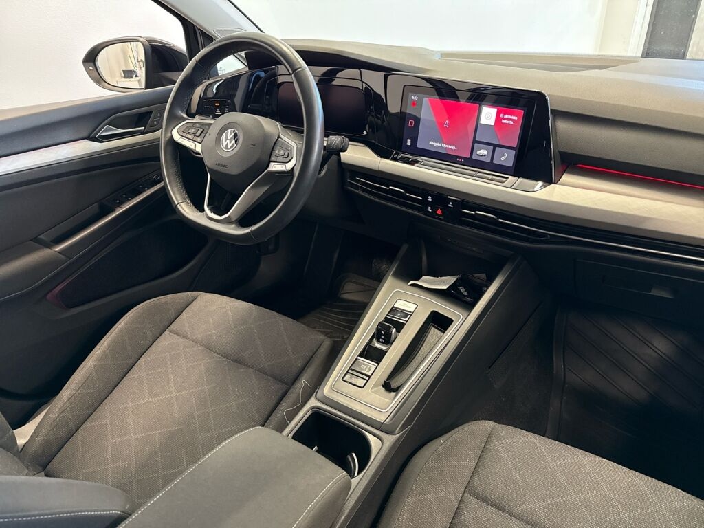 Volkswagen Golf 2022 Musta
