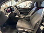 Volkswagen Golf 2022 Musta