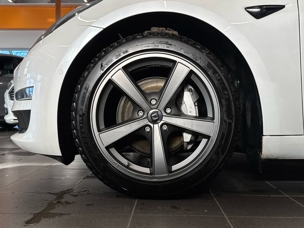 Tesla Model 3 2021 Valkoinen