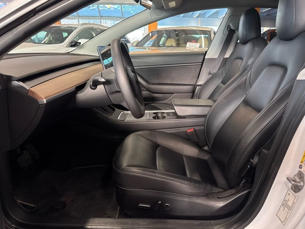 Tesla Model 3 2021 Valkoinen