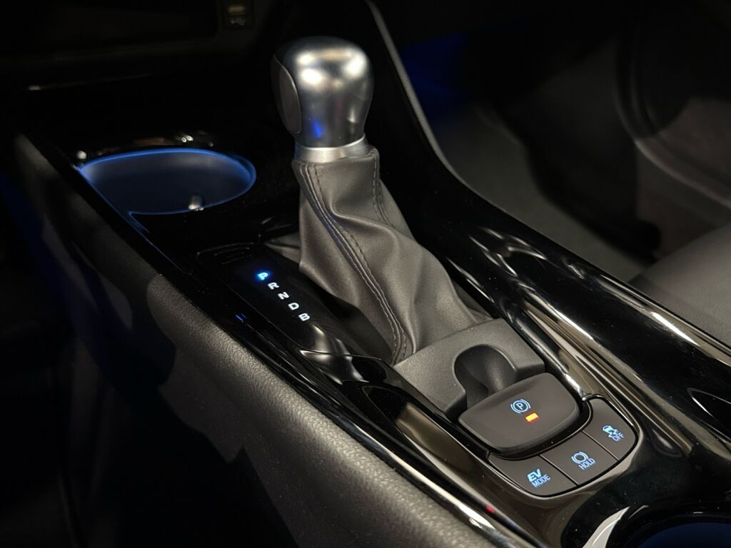 Toyota C-HR 2022 Musta