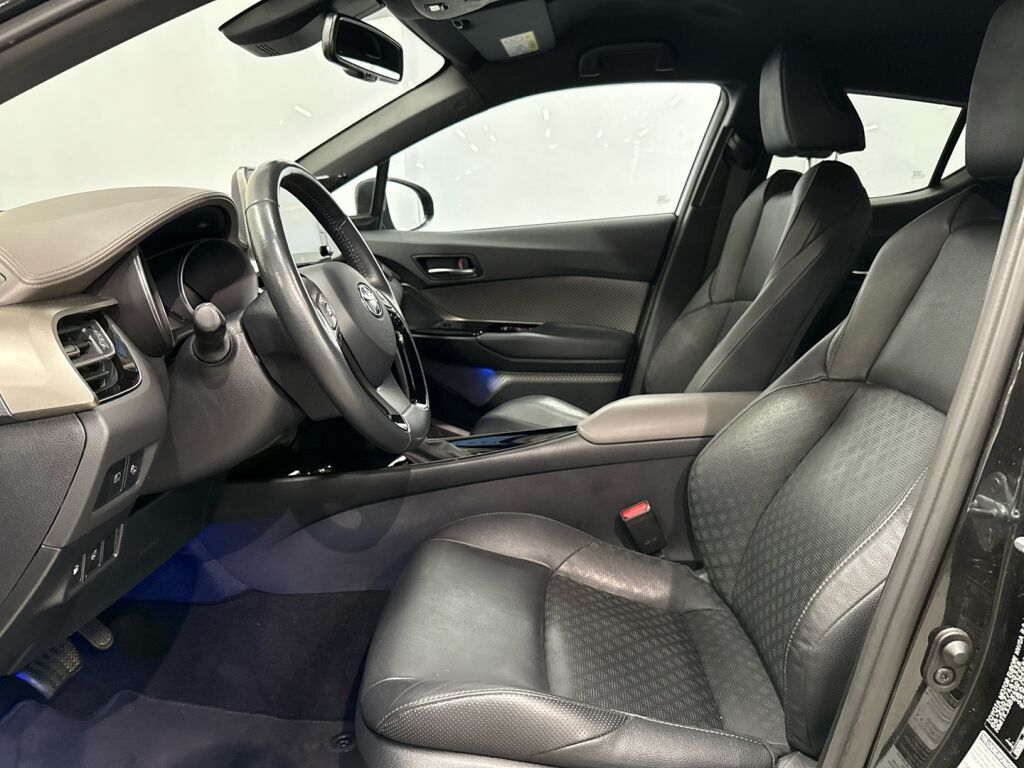 Toyota C-HR 2022 Musta