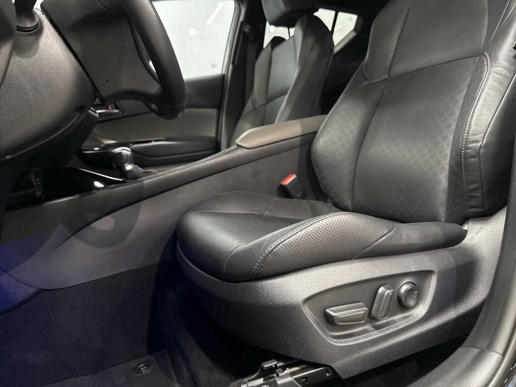 Toyota C-HR 2022 Musta