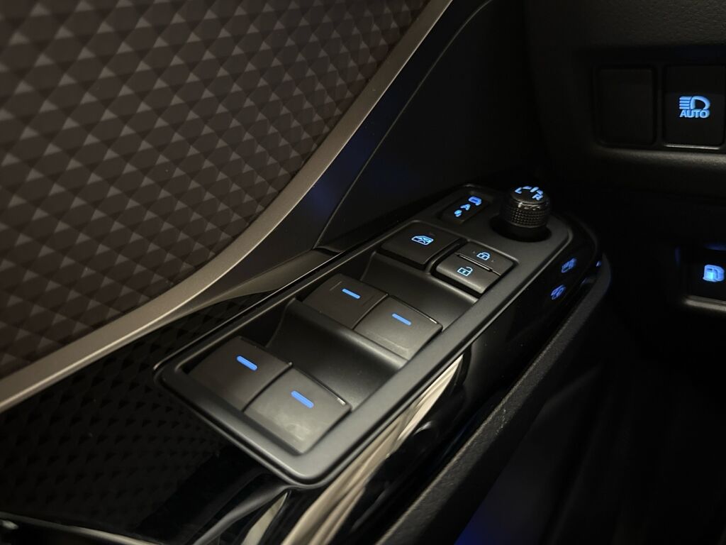 Toyota C-HR 2022 Musta