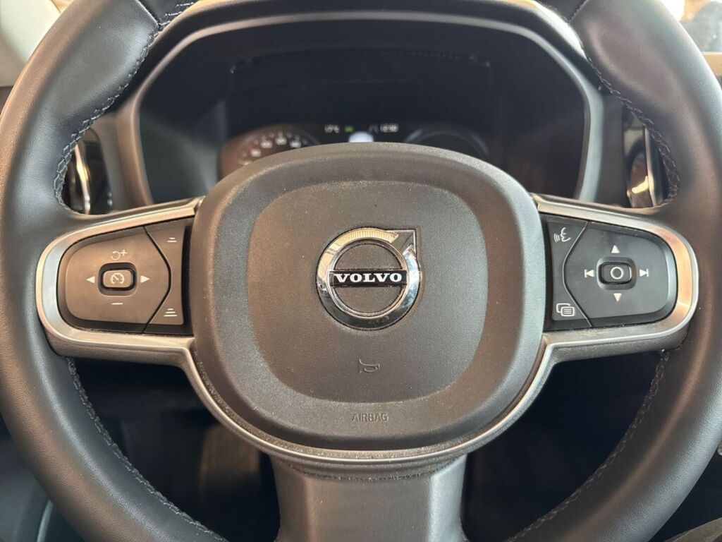 Volvo V60 2022 Musta