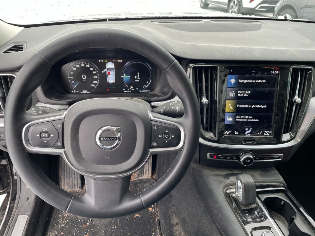 Volvo V60 2022 Musta