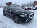 Volvo V60 2022 Musta