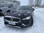 Volvo V60 2022 Musta