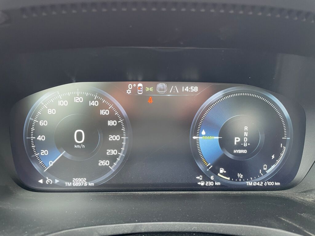 Volvo V60 2022 Musta