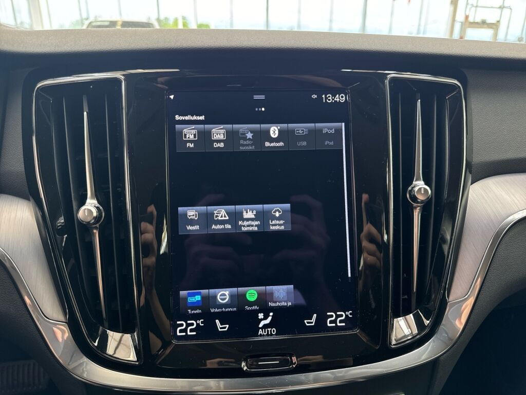 Volvo V60 2022 Harmaa